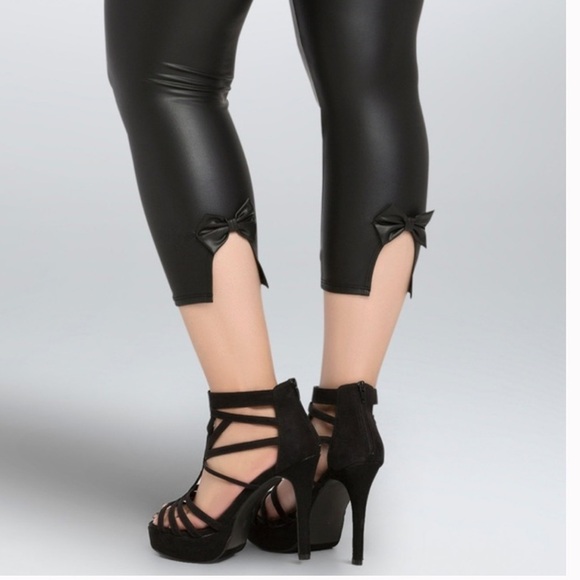 TORRID Faux Leather Black Cropped Leggings Bow Accents On Back - Picture 9 of 10